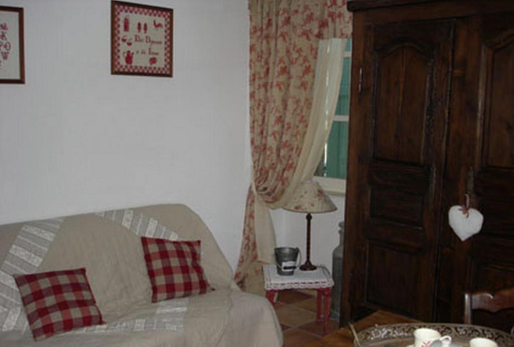 Au Bon Gre D'Hugoline Bed and Breakfast Blanzac  Kamer foto